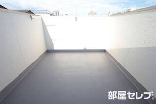 珍しいルーフバルコニーです