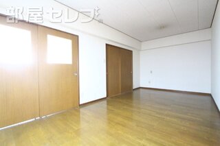 奥行きのあるリビングです。