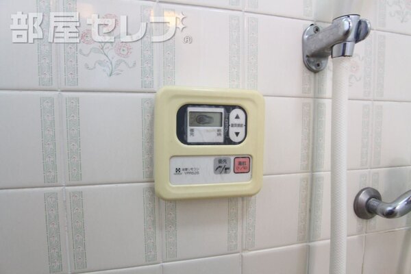 インターホンで来客時も確認できます。