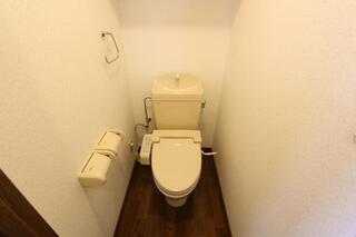 温水洗浄便座付きのトイレです。