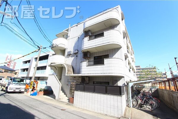 タイル貼りの建物です。