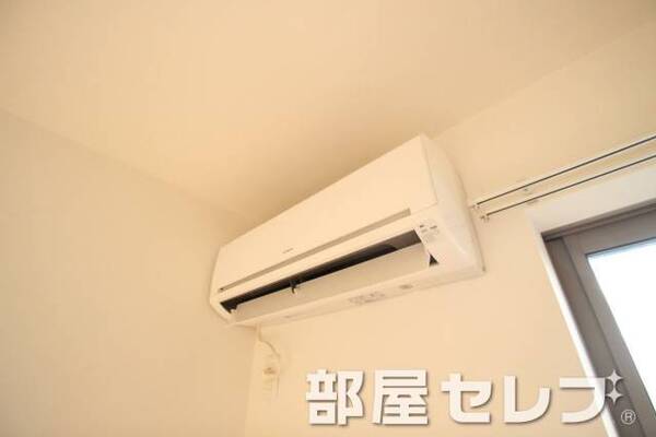 冷暖房エアコン。