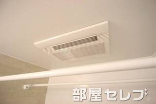 浴室乾燥機付き。