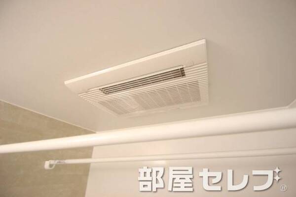 浴室乾燥機付き。