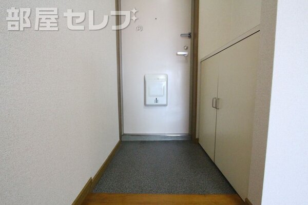 洗濯物も布団も十分に干せるベランダです。