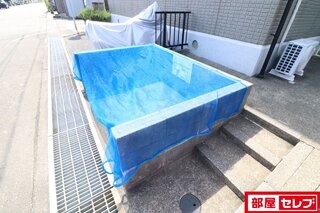 自転車はこちらに。