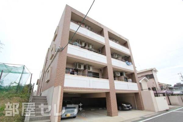 閑静な住宅街にあります。