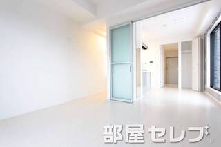白基調でキレイなお部屋です。