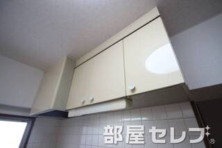 上部収納。