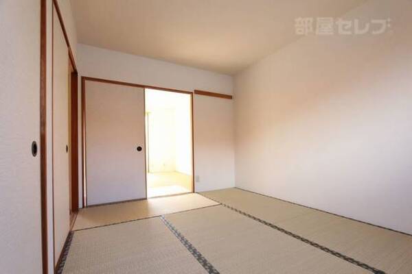 玄関側和室6畳