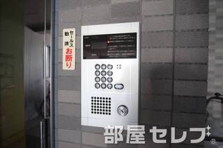 オートロック完備。