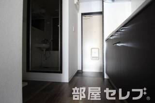 キッチン周辺。