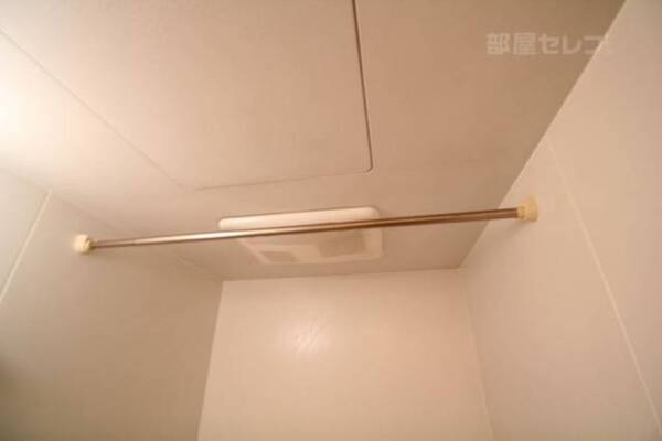 浴室で洗濯物が干せます。