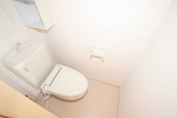 ウォシュレット付の落ち着くトイレです