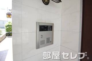 オートロック完備。