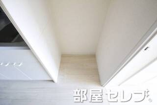 冷蔵庫置場はこちらへ。