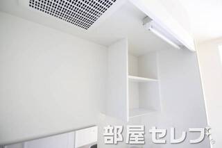 キッチン上部収納。