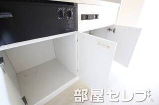 キッチン下部収納。