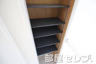 シューズボックス。