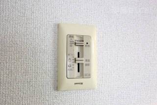 キッチン壁の給湯の操作盤です。