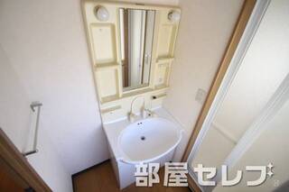 器も広く使い勝手の良い洗面台です。