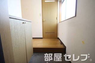 玄関からのお部屋の雰囲気です。