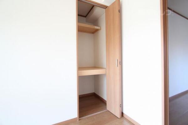 4.5帖のお部屋にも収納が有ります。