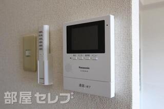 モニターホンで来客の姿を見れます。