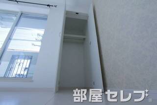 奥行きあるウォークイン。
