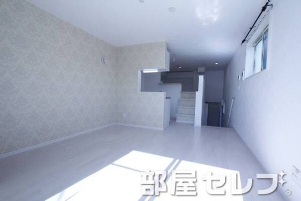 白を基調としたお部屋です。