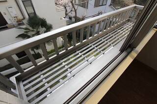 一人暮らしの方には充分なベランダです。