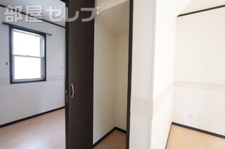 洗髪洗面台と洗濯パンあります。