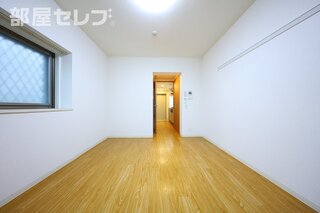 2面採光で明るい居室です。