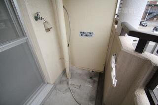 室外洗濯機置き場。