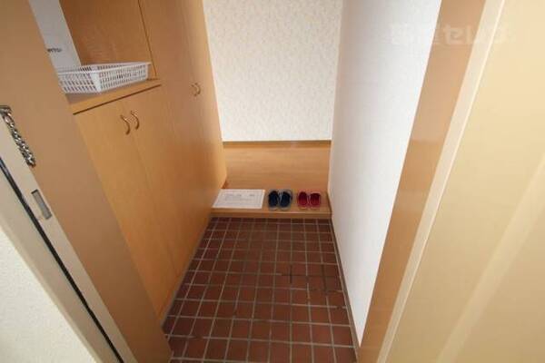 玄関からのワンショットです