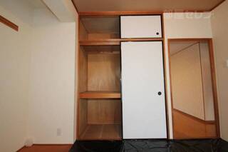 奥行きある収納です