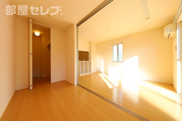 たくさん洋服が入ります。