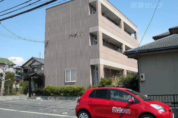 シンプル且つ凝ったデザインの外観