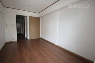 奥行きのあるお部屋です。