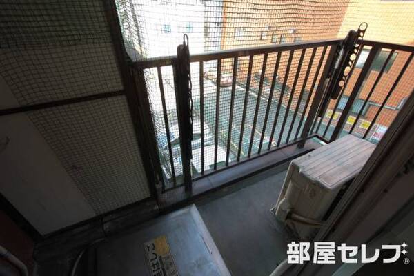 東側のバルコニー。