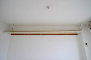 何か物が置けます。
