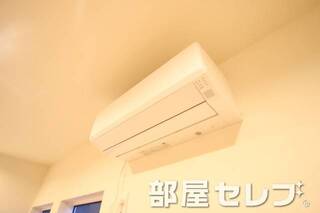 冷暖房エアコン。