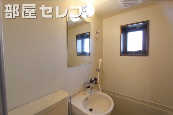 3点ユニット式です。