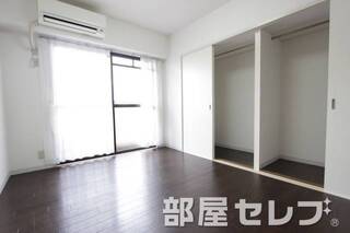 大きな収納で部屋を広く使えます。