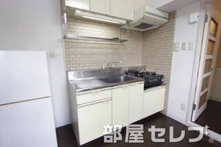 調理スペースが広く料理がし易いです。