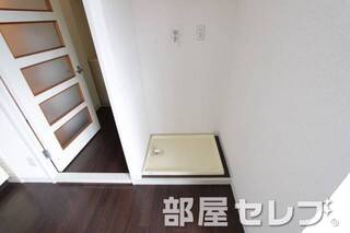 室内洗濯機置き場完備しています。