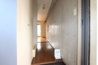 玄関から見たお部屋です