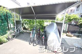 屋根付きの駐輪場です。