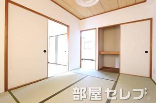 新しい畳の和室です。
