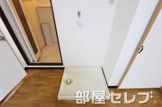 きれいな室内洗濯機置場です。